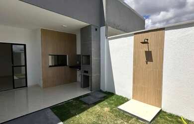 Imagem: A casa possui 2 Dormitórios, 2 Banheiros, 2 Vagas na garagem