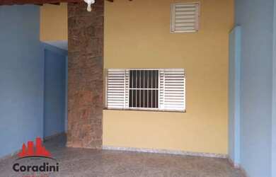 Imagem: A casa possui 3 Dormitórios, 1 Banheiro, 2 Vagas na garagem