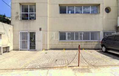 Imagem: O depósito possui 4 Vagas na garagem e 1217m² de Área e está