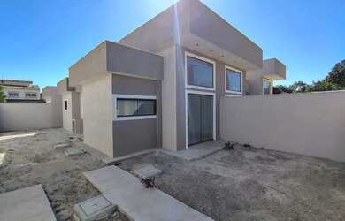 Imagem: A casa possui 2 Dormitórios, 2 Banheiros, 2 Vagas na garagem