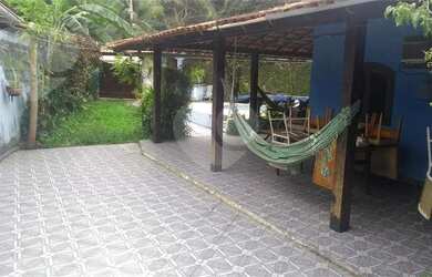 Imagem: A casa possui 3 Dormitórios, 4 Banheiros, 3 Vagas na garagem