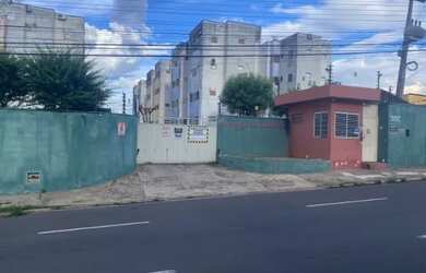 Imagem: O apartamento possui 3 Dormitórios, 1 Banheiro e 1 Vaga na