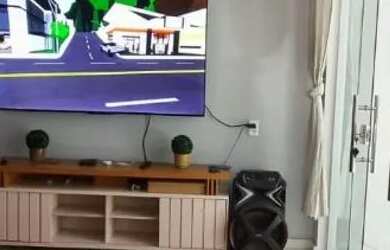 Imagem: A casa possui 3 Dormitórios, 2 Banheiros e 1 Vaga na garagem