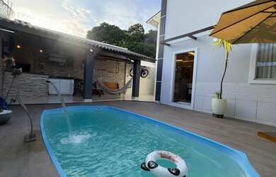 Imagem: A casa em condomínio possui 4 Dormitórios, 5 Banheiros, 2