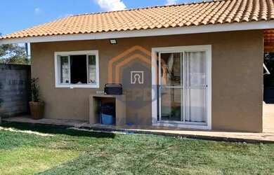 Imagem: A casa possui 1 Dormitório, 1 Banheiro, 5 Vagas na garagem