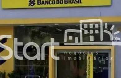 Imagem: O depósito à venda possui 5 Vagas na garagem e 477m² de Área