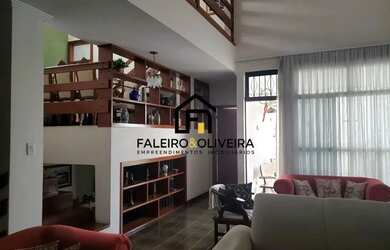 Imagem: A casa possui 3 Dormitórios, 3 Banheiros, 2 Vagas na garagem