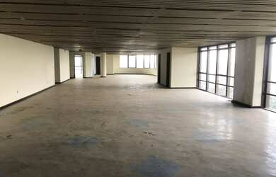 Imagem: O depósito possui 5 Vagas na garagem, 1.000m² de Área e