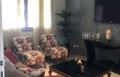 Imagem: A casa possui 3 Dormitórios, 3 Banheiros, 5 Vagas na garagem