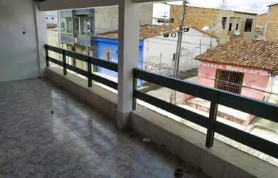 Imagem: A casa possui 3 Dormitórios, 2 Banheiros, 160m² de Área