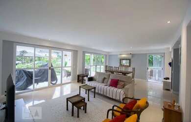 Imagem: A casa em condomínio possui 4 Dormitórios, 5 Banheiros, 3