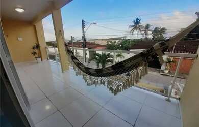 Imagem: A casa possui 3 Dormitórios, 3 Banheiros, 2 Vagas na garagem