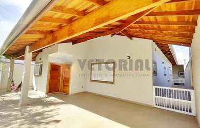 Imagem: A casa possui 3 Dormitórios, 4 Banheiros, 4 Vagas na garagem