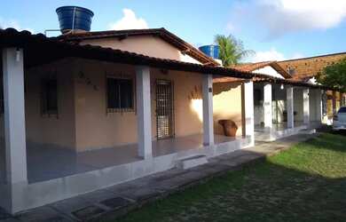 Imagem 3: Aluga-se casas. 4 Vagas na garageme2 Dormitórios