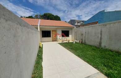 Imagem: A casa possui 2 Dormitórios, 2 Banheiros, 2 Vagas na garagem