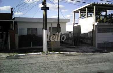 Imagem: A casa possui 4 Dormitórios, 4 Banheiros, 5 Vagas na garagem