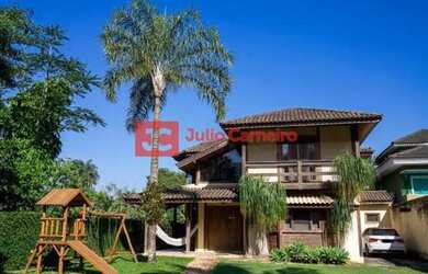 Imagem: A casa em condomínio possui 4 Dormitórios, 5 Banheiros, 3