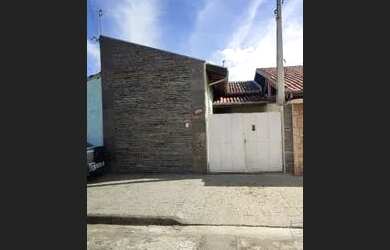 Imagem: A casa possui 2 Dormitórios, 1 Banheiro, 1 Vaga na garagem