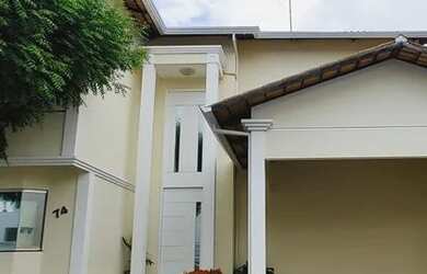 Imagem: A casa em condomínio possui 4 Dormitórios, 5 Banheiros, 2