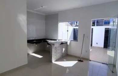 Imagem: A casa possui 2 Dormitórios, 2 Banheiros, 1 Vaga na garagem