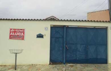 Imagem: A casa possui 2 Dormitórios, 1 Banheiro, 1 Vaga na garagem