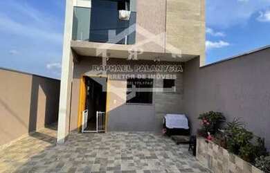 Imagem: A casa possui 3 Dormitórios, 4 Banheiros, 2 Vagas na garagem