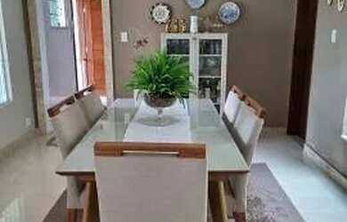 Imagem: A casa possui 1 Dormitório, 1 Banheiro, 300m² de Área e