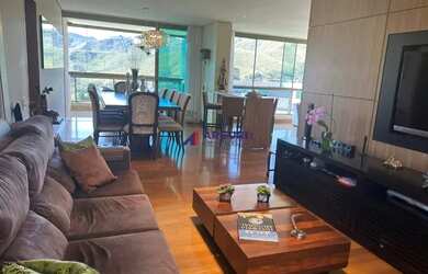 Imagem: O apartamento possui 4 Dormitórios, 5 Banheiros, 4 Vagas na