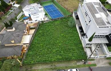 Imagem: O terreno está localizado em Bom Retiro, Curitiba à venda