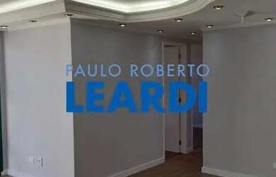 Imagem: O apartamento possui 3 Dormitórios, 1 Banheiro, 1 Vaga na garagem