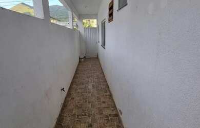 Imagem: A casa possui 2 Dormitórios, 1 Banheiro, 1 Vaga na garagem