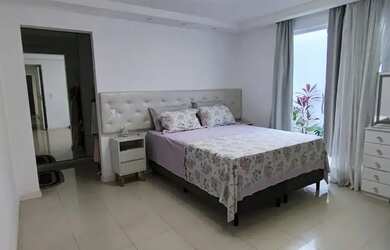 Imagem 9: Lindo Imóvel para venda possui 200 metros quadrados com 4 quartos sendo...