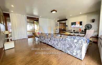 Imagem: A casa possui 4 Dormitórios, 4 Banheiros, 4 Vagas na garagem