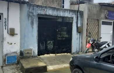 Imagem: A casa possui 1 Dormitório, 1 Banheiro, 1 Vaga na garagem