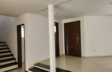 Imagem 7: Casa Assobradada de Alto Padrão Condomínio Vale do Arvoredo Londrina/PR