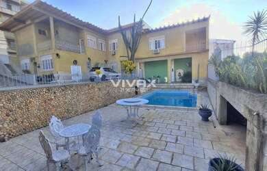 Imagem: A casa possui 4 Dormitórios, 5 Banheiros, 5 Vagas na garagem