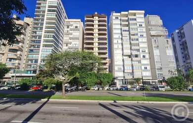 Imagem: O apartamento possui 4 Dormitórios, 5 Banheiros, 2 Vagas na