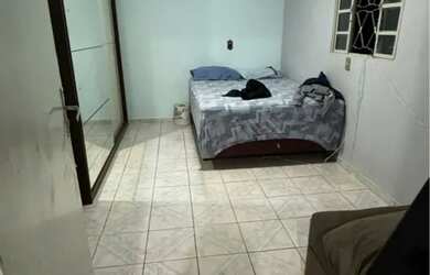 Imagem: A casa possui 2 Dormitórios, 1 Banheiro, 1 Vaga na garagem