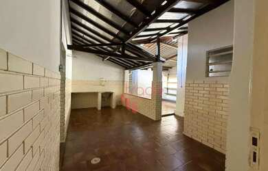 Imagem: O depósito possui 5 Vagas na garagem, 257m² de Área e está