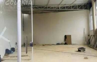 Imagem: O depósito possui 5 Vagas na garagem, 200m² de Área e está