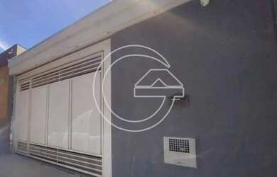 Imagem: A casa possui 2 Dormitórios, 1 Banheiro, 2 Vagas na garagem