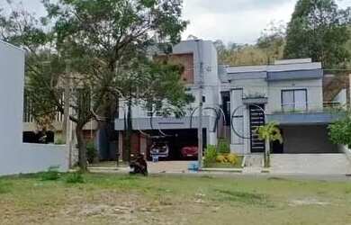 Imagem: O terreno possui 352m² de Área e está localizado em Roncáglia