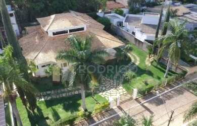 Imagem: A casa em condomínio possui 4 Dormitórios, 5 Banheiros, 5