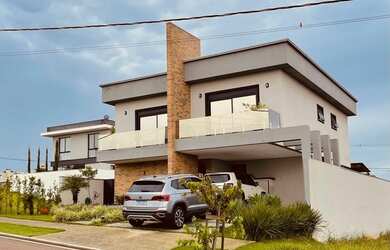 Imagem: A casa em condomínio possui 4 Dormitórios, 4 Banheiros, 2