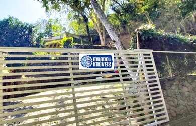 Imagem: A casa possui 3 Dormitórios, 2 Banheiros, 1 Vaga na garagem