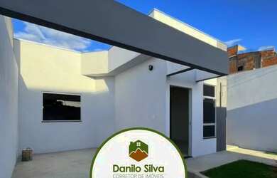 Imagem: A casa possui 3 Dormitórios, 2 Banheiros, 2 Vagas na garagem