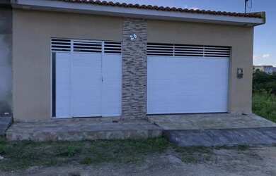 Imagem: A casa possui 3 Dormitórios, 2 Banheiros, 1 Vaga na garagem