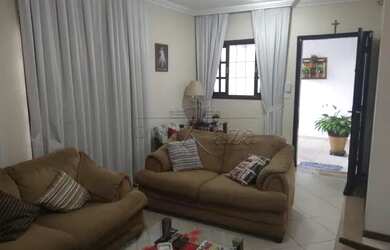 Imagem: A casa possui 5 Dormitórios, 4 Banheiros, 3 Vagas na garagem