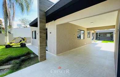 Imagem: A casa possui 4 Dormitórios, 3 Banheiros, 3 Vagas na garagem