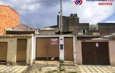 Imagem: A casa possui 2 Dormitórios, 1 Banheiro, 1 Vaga na garagem